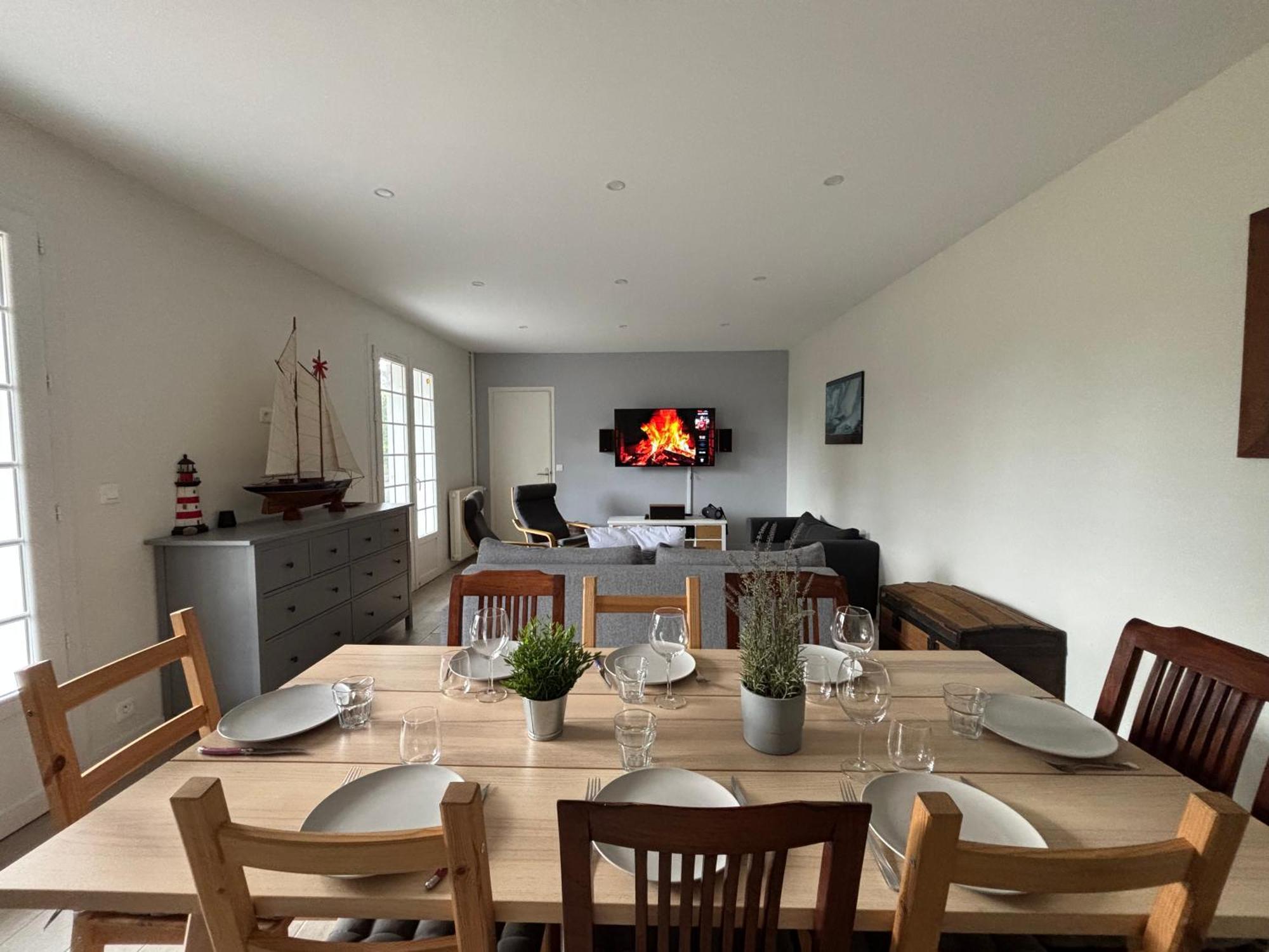 La Fromagerie Maison Lumineuse Et Spacieuse Beau Sejour 5 Ch 2 Wc 1 Sdb Grand Jardin Clos 5Mn A Pied Commerces 10 Mn Plage Omaha Beach Proche Plages Du Debarquement Trevieres Esterno foto
